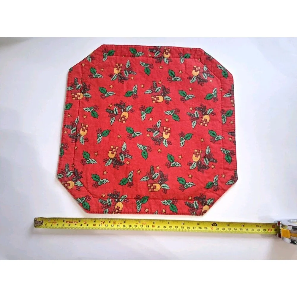 Vintage Quilted Christmas Placemats Set of 4 Red Holly Berry Reversible Octagon